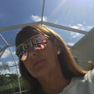Meet your Posher, Shirl
